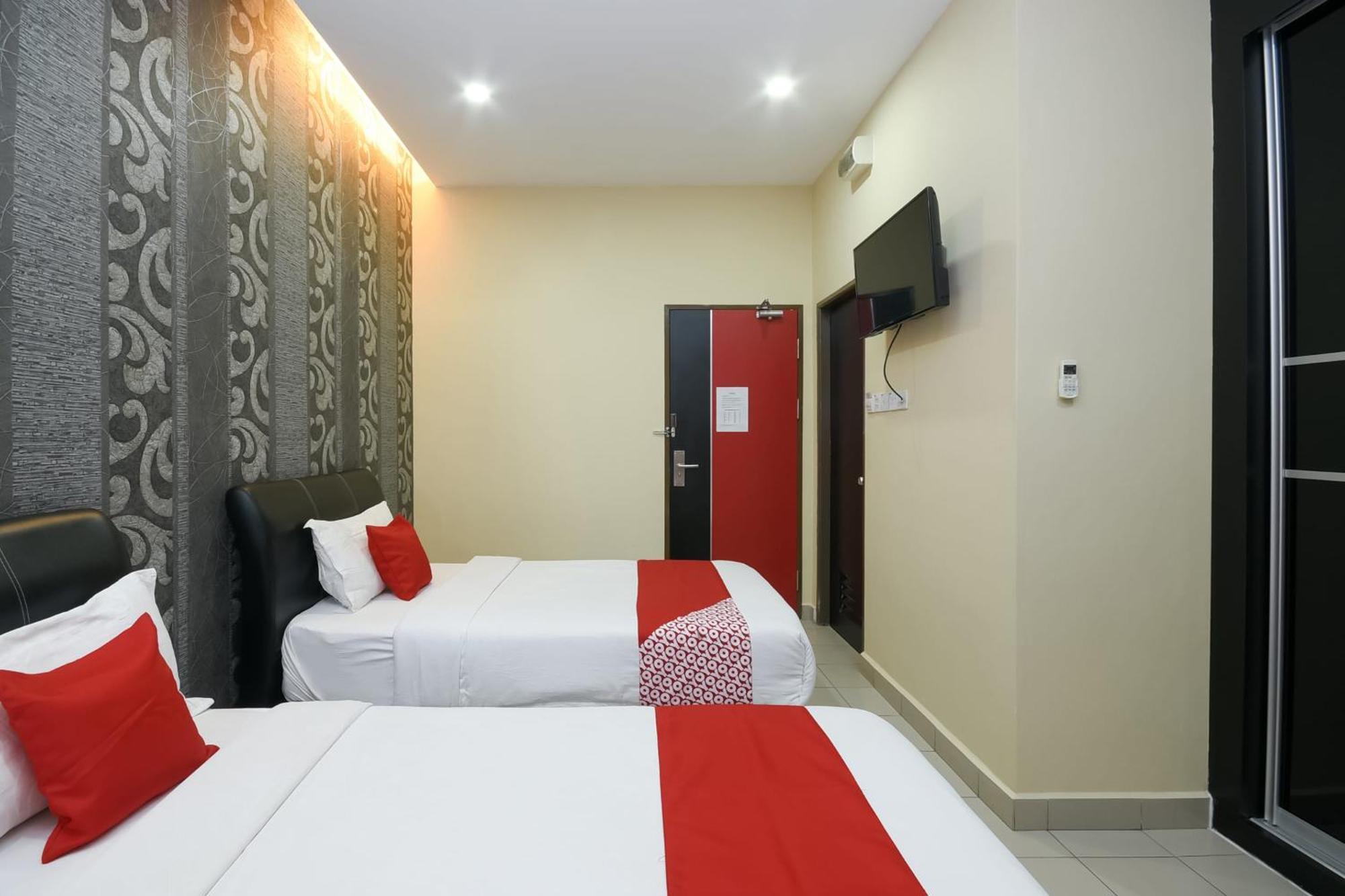 Oyo 89301 Ys Inn Miri Exterior photo