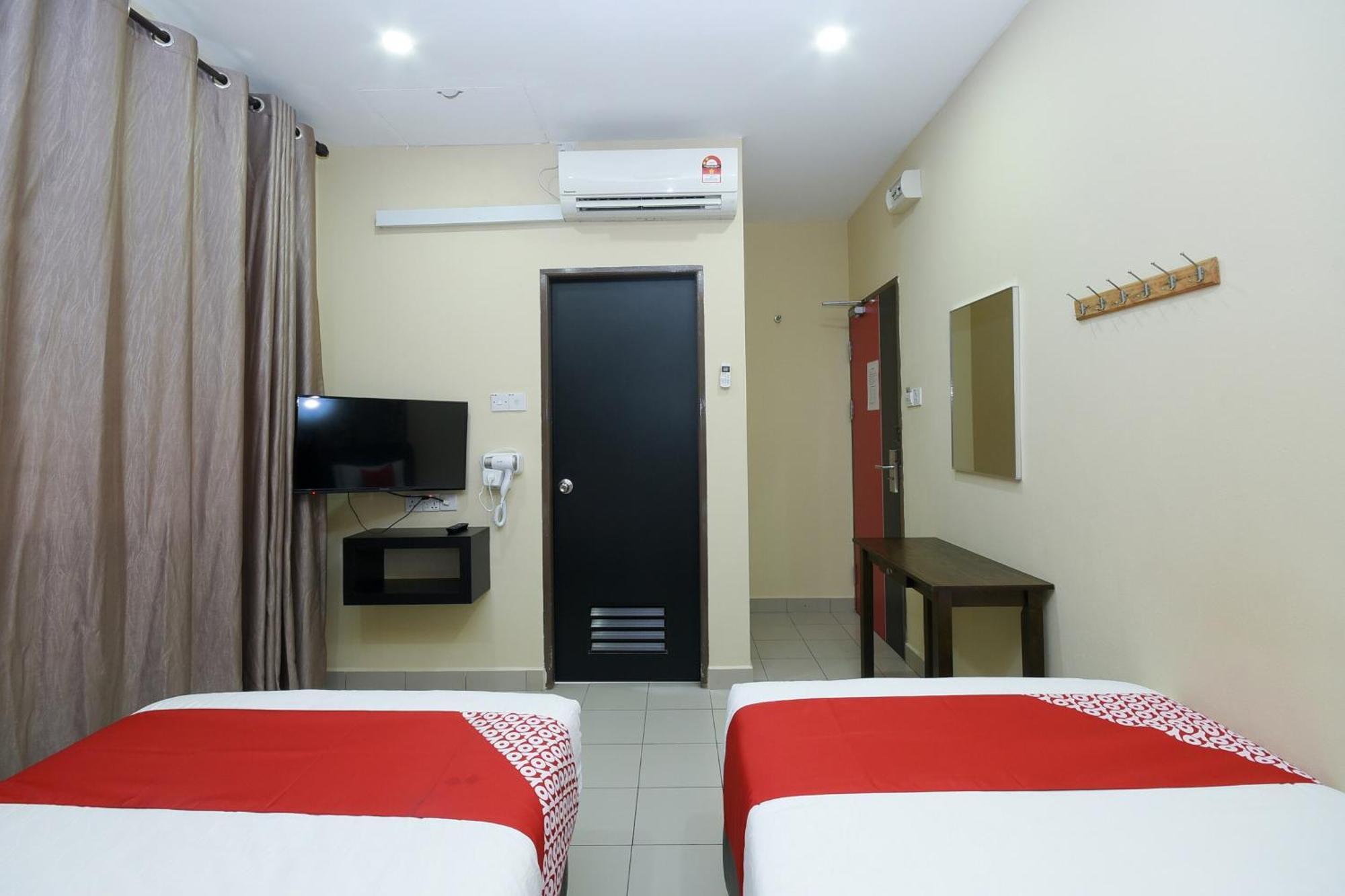 Oyo 89301 Ys Inn Miri Exterior photo