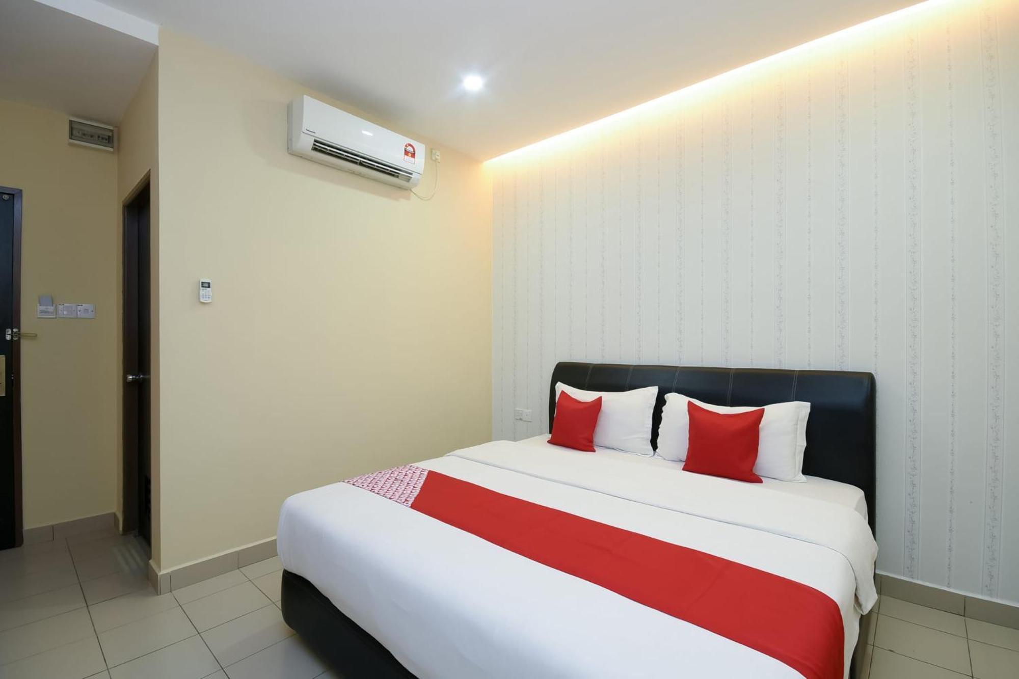 Oyo 89301 Ys Inn Miri Exterior photo