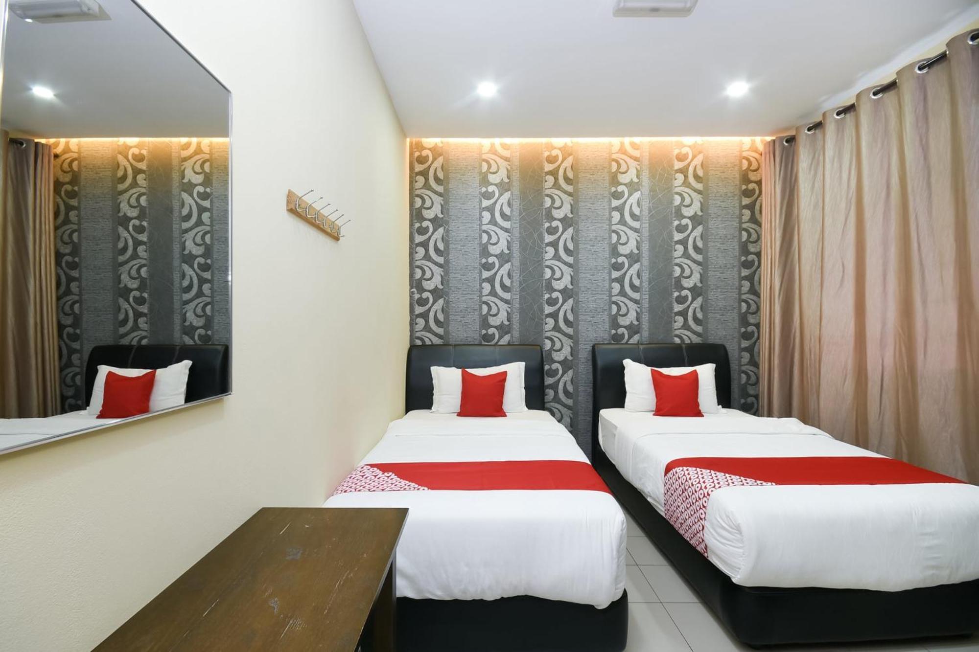 Oyo 89301 Ys Inn Miri Exterior photo