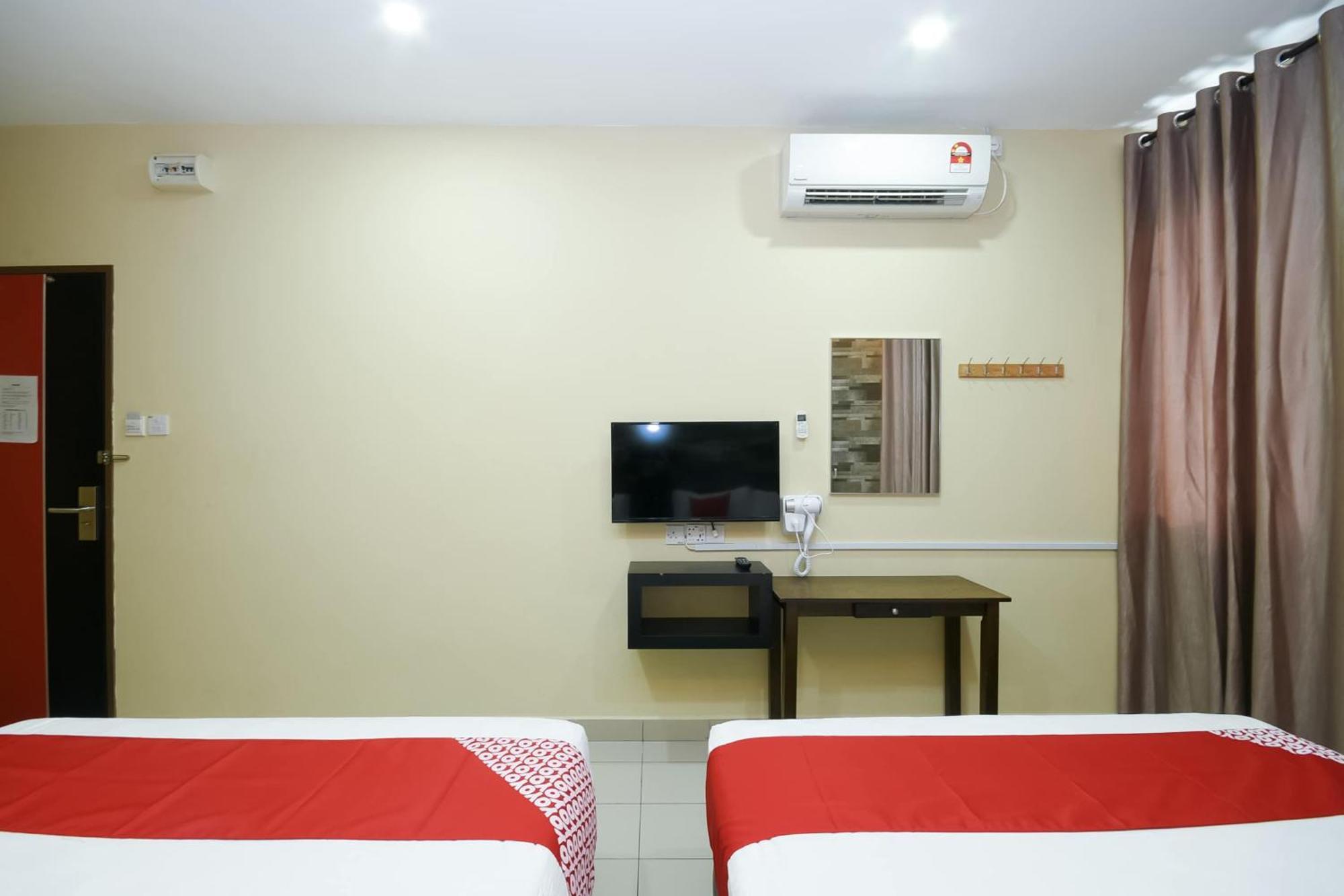 Oyo 89301 Ys Inn Miri Exterior photo